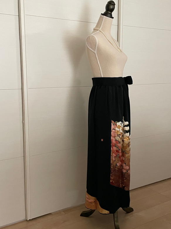 黒留袖リメイク 光琳菊　ロングスカート　正絹　フリーサイズ  大きなサイズ 4枚目の画像