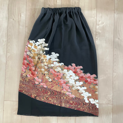 黒留袖リメイク 光琳菊　ロングスカート　正絹　フリーサイズ  大きなサイズ 7枚目の画像