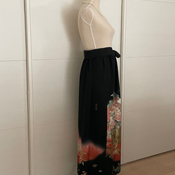 黒留袖リメイク 花車に牡丹　ロングスカート　正絹　フリーサイズ  大きなサイズ 4枚目の画像
