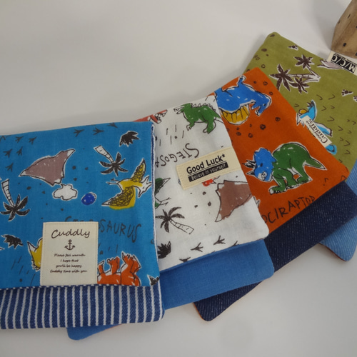 大きめ*恐竜*やわらかガーゼハンカチ4枚セット ハンカチ・手ぬぐい  