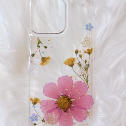 【全機種対応】コスモスの大人可愛い押し花スマホケース 2枚目の画像