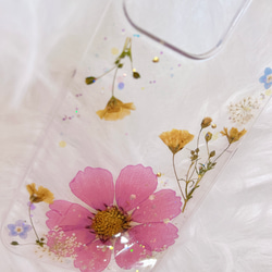 【全機種対応】コスモスの大人可愛い押し花スマホケース 3枚目の画像