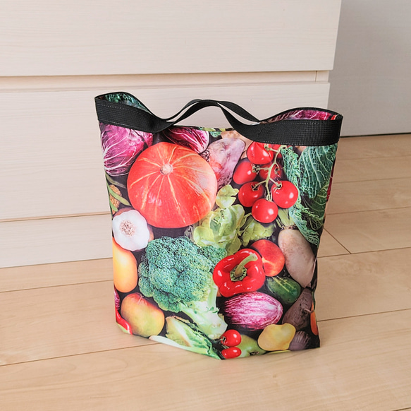 畳める・エコバッグ３０×３０×10cm（野菜写真デジタルプリント生地・ポリエステル）25mm幅の持手・ビタミンカラー 2枚目の画像