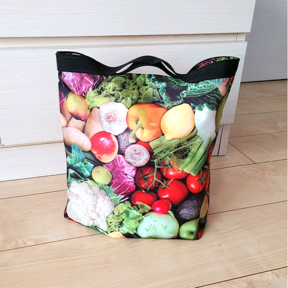 畳める・エコバッグ３０×３０×10cm（野菜写真デジタルプリント生地・ポリエステル）25mm幅の持手・ビタミンカラー 1枚目の画像