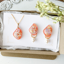 レジンアクセサリー とみーのきらめきレジンアクセサリー | 本の情報 | ブティック社