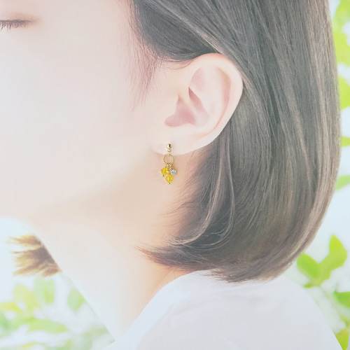 揺れる小さな輝き イヤリング/ピアス(グリーン×ゴールド) イヤリング
