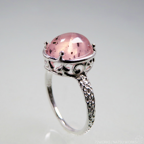 ダイオプサイド in ローズクォーツ / Diopside in Rose Quartz