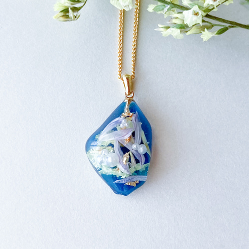 ドライフラワーと小粒パールがカワイイ レジンネックレス【テラコッタ