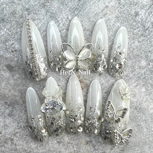 ホワイトシルバーラメグラデーションバタフライネイルチップ ネイル  