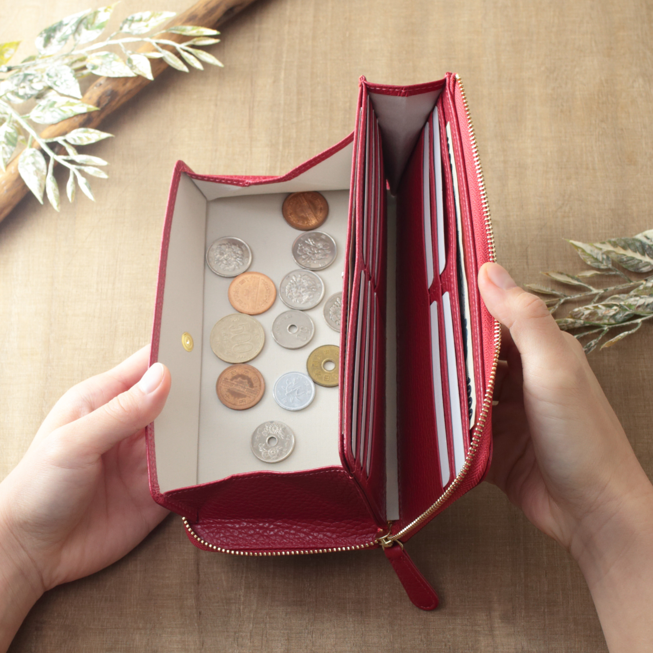 大きな小銭入れのL字ファスナー長財布 イタリアンレザー【レッド / ブラック】