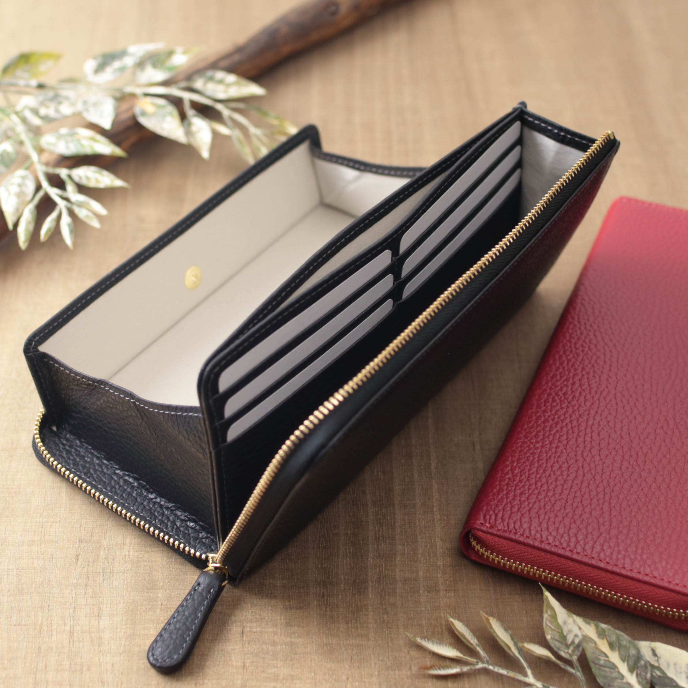 大きな小銭入れのL字ファスナー長財布 イタリアンレザー【レッド / ブラック】