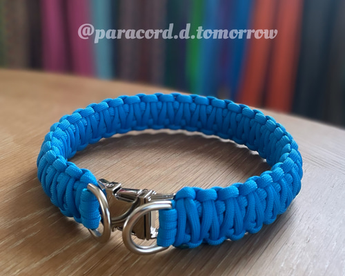 パラコード首輪　シックなブラック＆ホワイト　バックルタイプ　№040 パラコード首輪・バックルタイプ（中、大型犬用） - Smile Tail