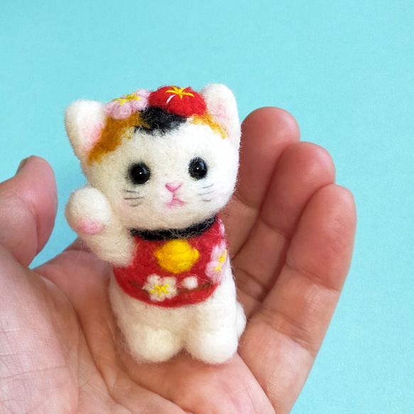 羊毛フェルトほのぼの幸せ招き猫(三毛猫)右手招き 招福 羊毛フェルト