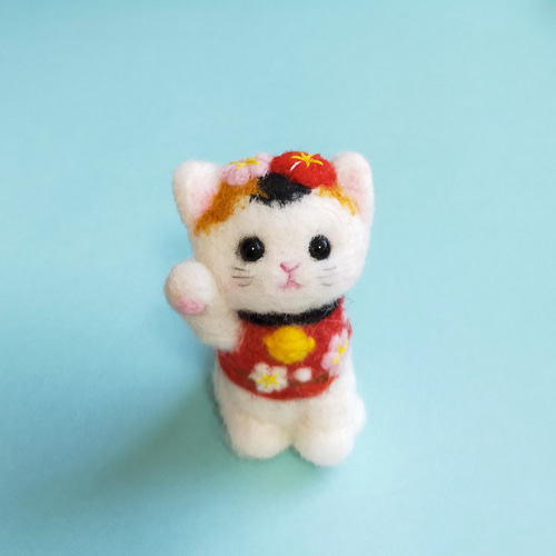 羊毛フェルトほのぼの幸せ招き猫(三毛猫)右手招き 招福 羊毛フェルト