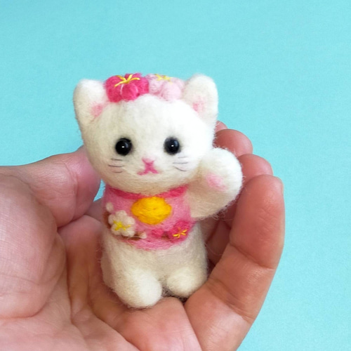 羊毛フェルトほのぼの幸せ招き猫(白猫)左手招き 招福 羊毛フェルト