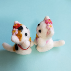 羊毛フェルトほのぼの幸せ招き猫(白猫)左手招き　招福　 3枚目の画像