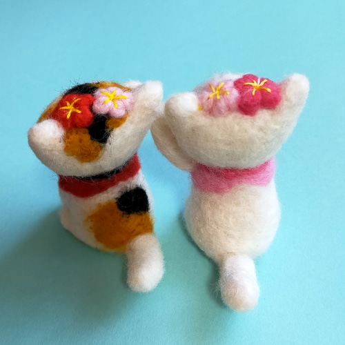 羊毛フェルトほのぼの幸せ招き猫(白猫)左手招き 招福 羊毛フェルト