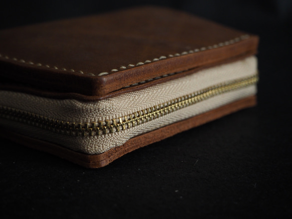 二つ折り財布 "ラウンドジップ" brown 〈プルアップレザー〉 9枚目の画像