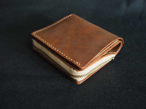 二つ折り財布 "ラウンドジップ" brown 〈プルアップレザー〉 2枚目の画像