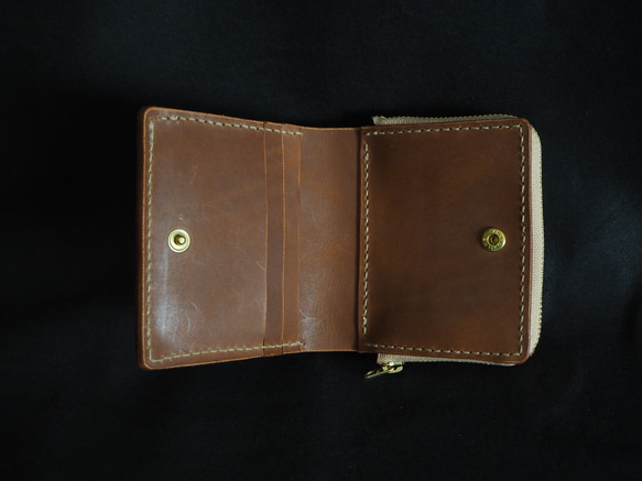 二つ折り財布 "ラウンドジップ" brown 〈プルアップレザー〉 3枚目の画像