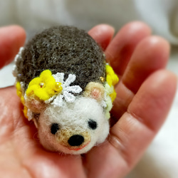 羊毛ハリネズミのピンクッション・オブジェ・針山(黄色の花)はりねずみ・針ネズミ 2枚目の画像