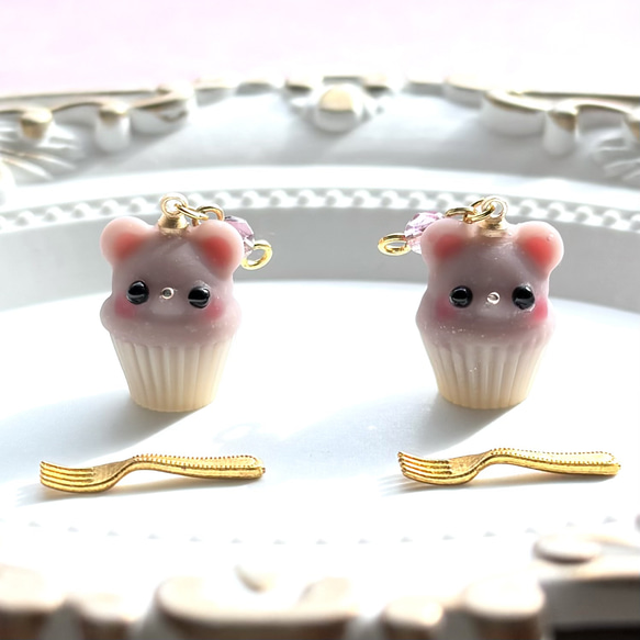 小さな双子アニマルのミニチュアカップケーキ耳飾り クマ ネコ  うさぎ 選べるイヤリング・ピアス・チャーム 4枚目の画像
