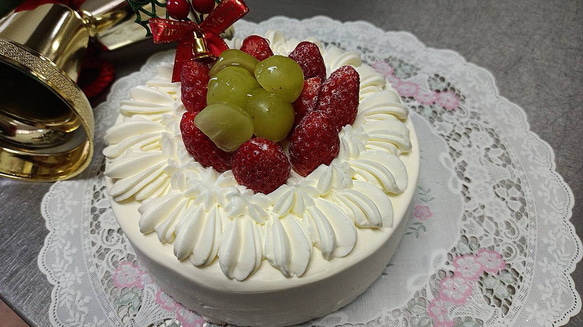 こちらのケーキのみ日時指定が可能！お家でクリスマスオーナメント1つおまけ【生クリームケーキ】 3枚目の画像