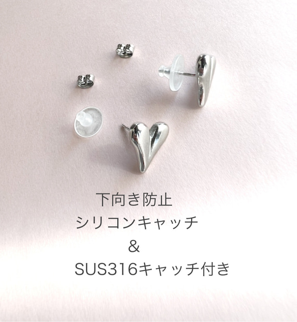 【ifumé】金属アレルギー対応！縦長ハートのピアス SILVER サージカルステンレス 2枚目の画像