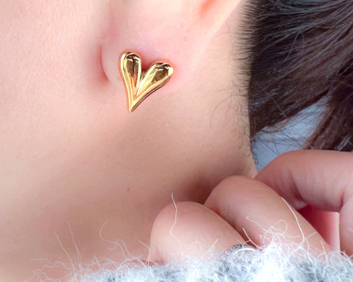 ifumé】金属アレルギー対応！縦長ハートのピアス GOLD サージカル