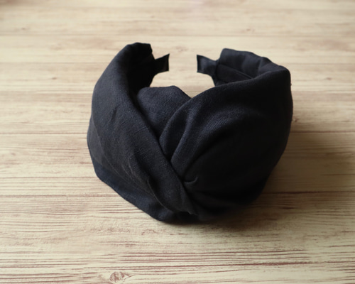 新品タグあり　TOGA 装飾付きブラックカチューシャ 楽天市場】TOGA ARCHIVES Leather headband 2 トーガ ヘア
