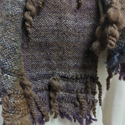 手織り・手紡ぎのストール　ツイストヤーンを織り込んで 3枚目の画像