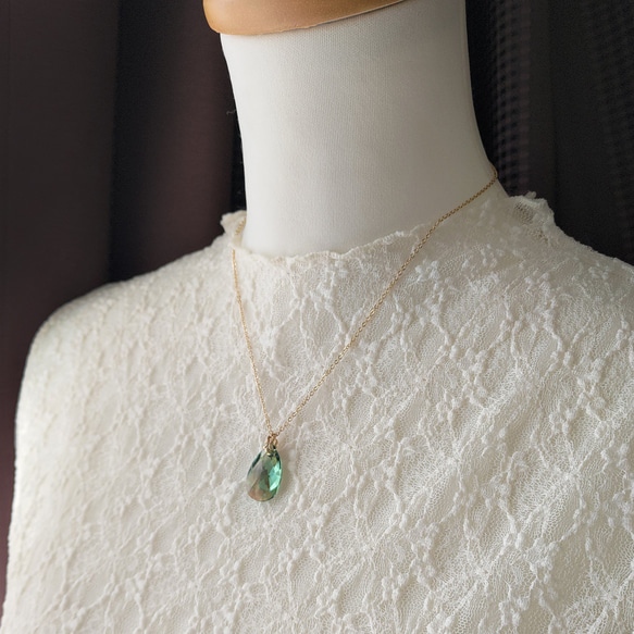 母親節推薦 BOX02，綠色，3 件套 | 叉環、項鍊、耳環、高品質水晶 第5張的照片