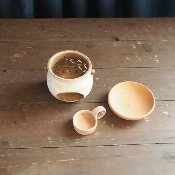 陶器茶香炉『二点七宝』は灯り兼用茶香炉です 5枚目の画像