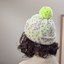 Theory グレー ポンポン付きニット帽 カシミヤ 7770d35758901025a20a3c17fa51f2