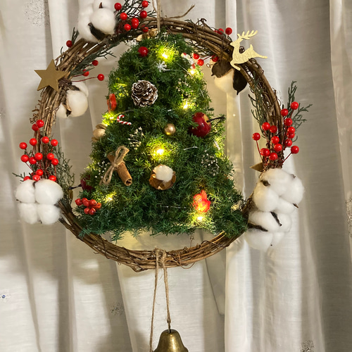 超早割クリスマス2025 フライングクリスマスツリーリースベルLEDライト