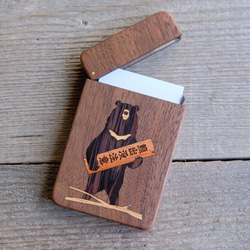木製名片夾 亞洲黑熊「當心熊的樣子」胡桃木 第1張的照片