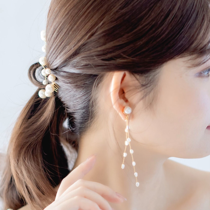 ME213ブライダルイヤリング  揺れる 花嫁イヤリング　　結婚式イヤリング　ウェディングイヤリング