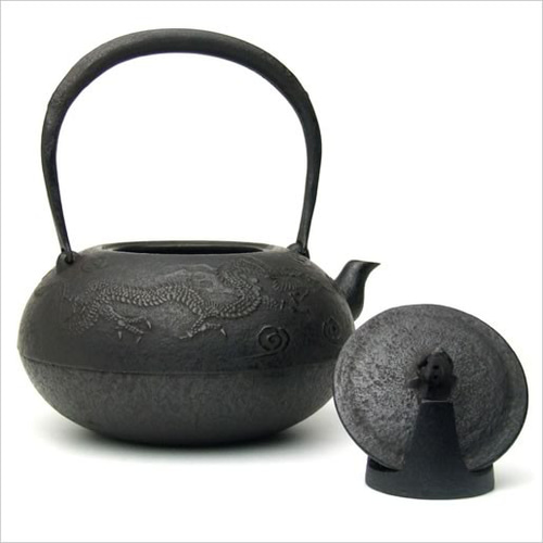 本場盛岡 薫山 南部鉄器 鉄瓶 平丸型 雲龍 1.6リットル 平丸型（雲龍/1.6