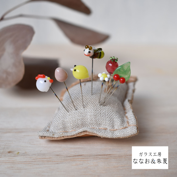 ニワトリとハチさんといちごとお花 ☆ ガラスのまち針セット その他
