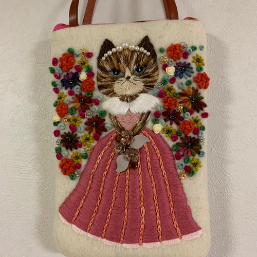 猫さん刺繍の小さなハンドバッグ 羊毛フェルト生地のバッグ