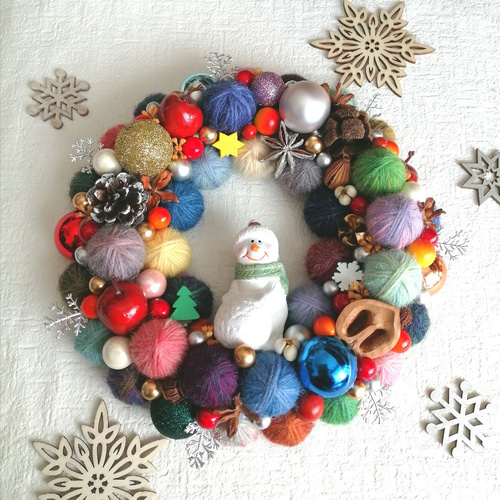 カラフルでにっこり☆毛糸玉のクリスマスリース（中） ニット