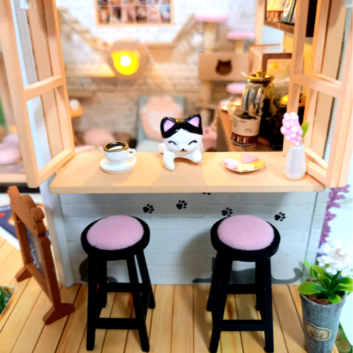 割引致しました》『ねこカフェ 』ミニチュアドールハウスの完成品です
