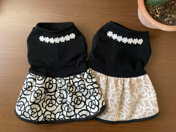 犬服ワンピース カメリア柄スカートのギャザーワンピース 犬服