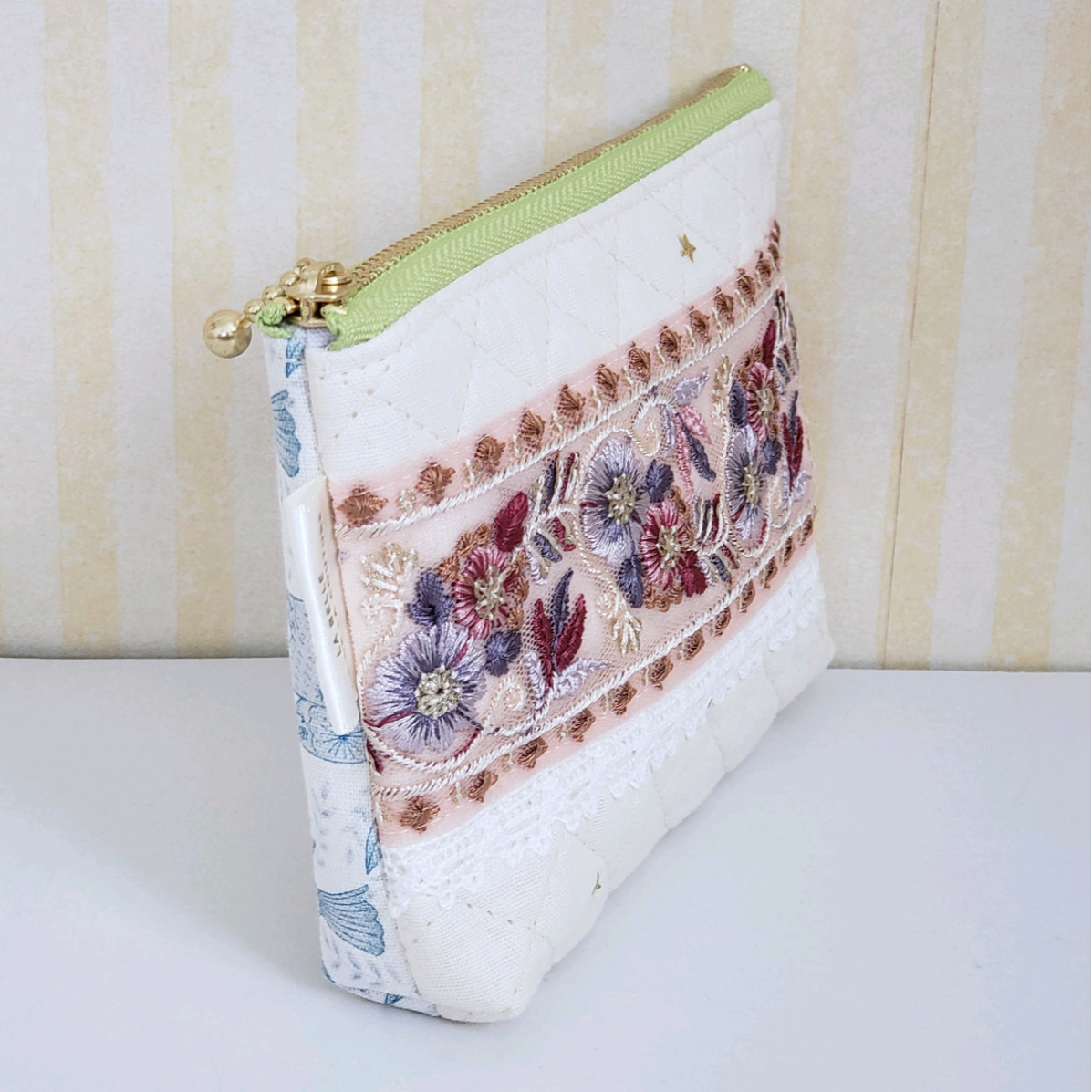 インド刺繍リボンのポーチ・アップルグリーン まちつき 内