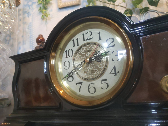 SEIKO レトロな置き時計  ゼンマイ時計  目覚まし時計（ベル） オルゴール機能  #昭和モダン #アンティーク 4枚目の画像