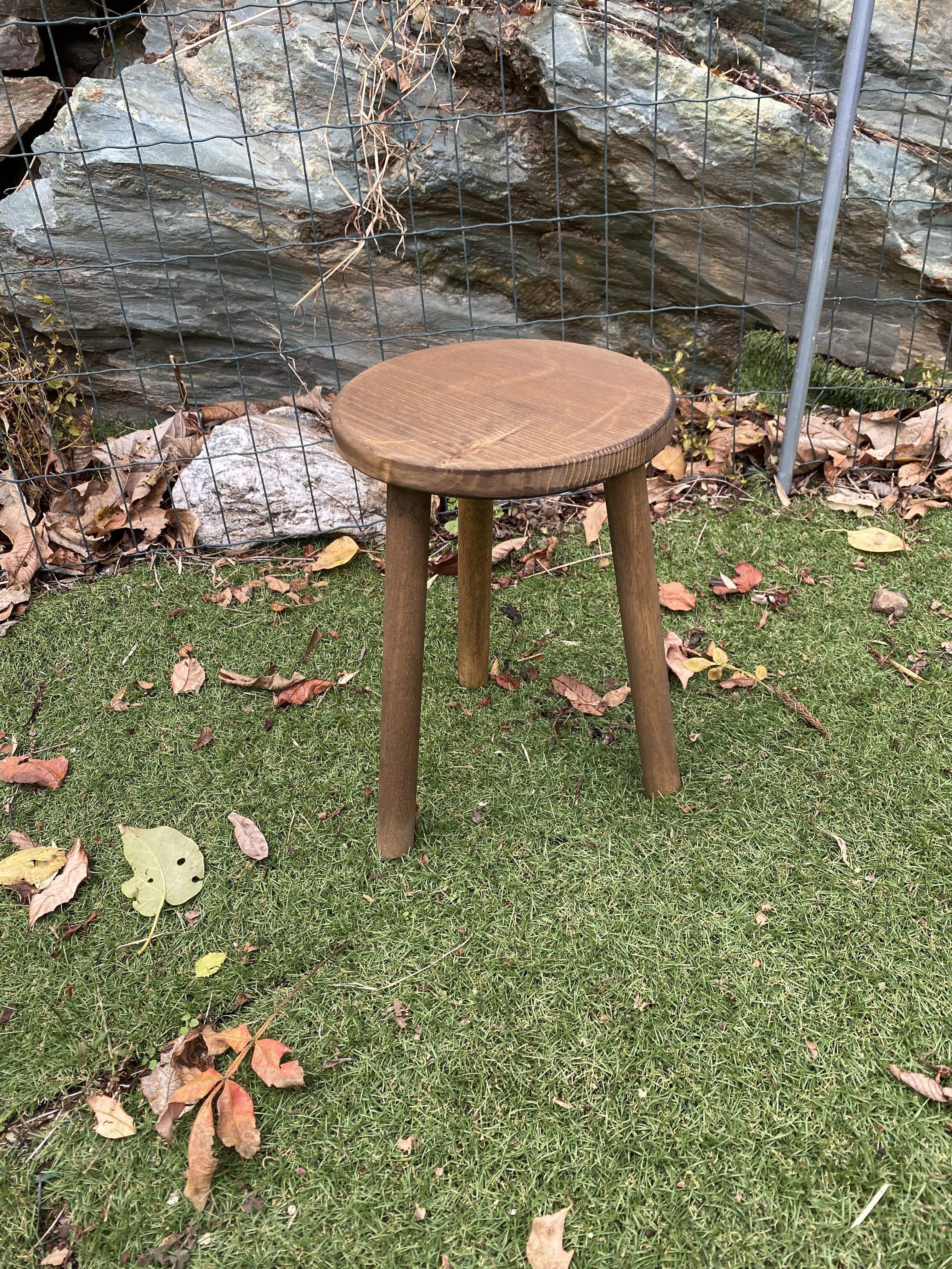 直径23×高さ35cm 無垢のまるーいサイドテーブル(すぎ) ウォルナット