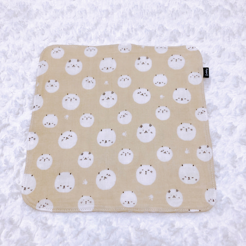 1729．ふわふわにゃんこ柄の4重ガーゼハンカチ ミルキーベージュ 