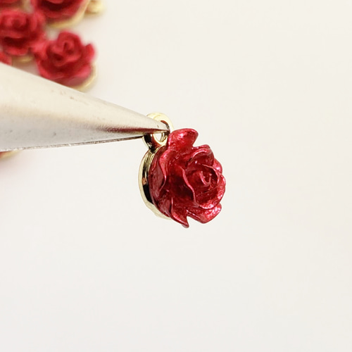 8個 ミニ 薔薇 バラ ローズ 花 ゴシック ゴスロリ パーツ チャーム/赤
