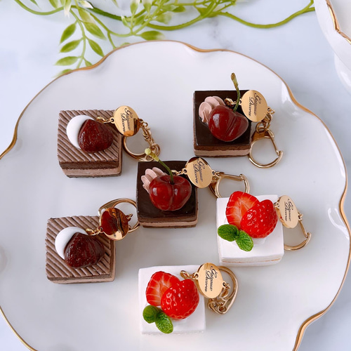 小さないちごショートケーキ キーホルダー☆フェイクスイーツ