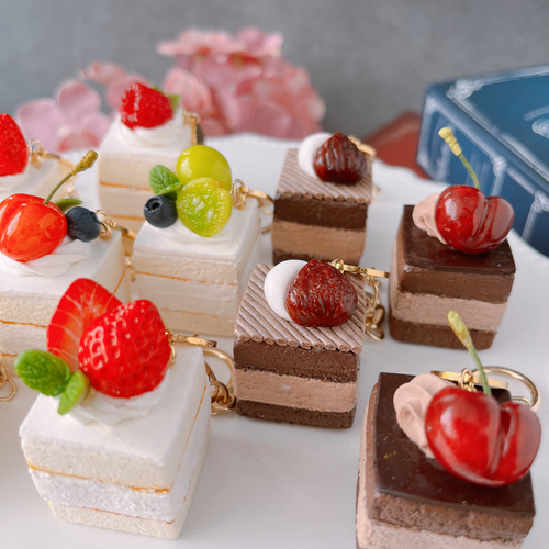 小さないちごショートケーキ キーホルダー☆フェイクスイーツ クレイ